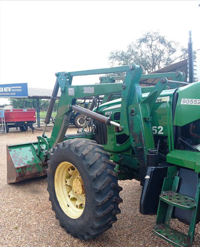 JOHN DEERE 6110 2011/2012